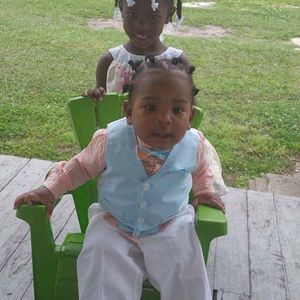 Meet your Posher, Dekia